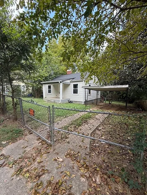 Building Photo - 105 Camp St