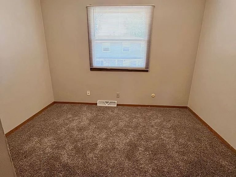 3804 S Hawthorne Ave — Photo 20