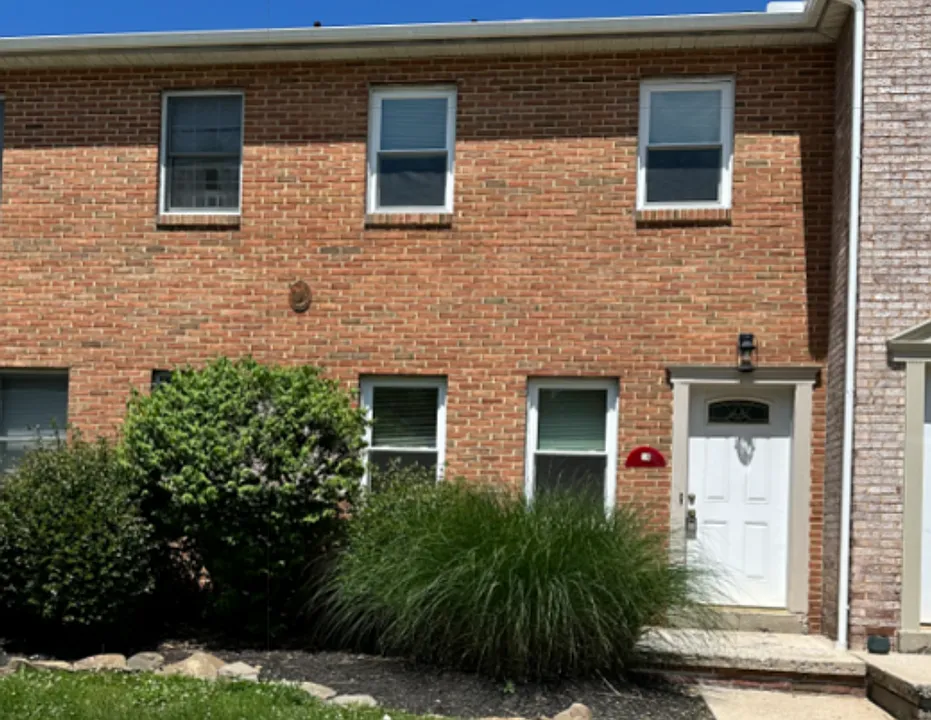 1285 Colonial Rd