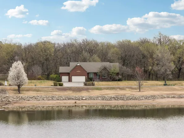 6830 S Huckleberry Dr, Derby, KS 67037