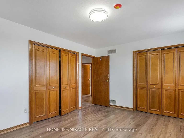 4 Eastwood Dr — Photo 12