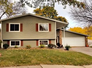 305 Wakefield Cir, Marshalltown, IA 50158