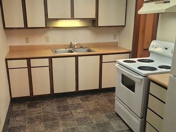 2nd image of 109 Cedargate Ct #109