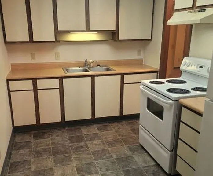 109 Cedargate Ct #109 — Photo 2