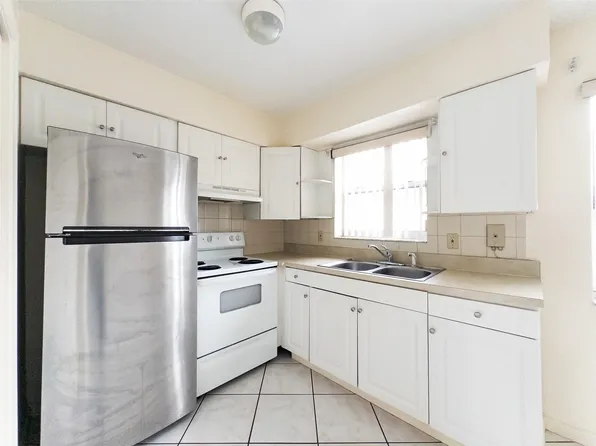 5870 NW 16th Place, Sunrise, FL 33313