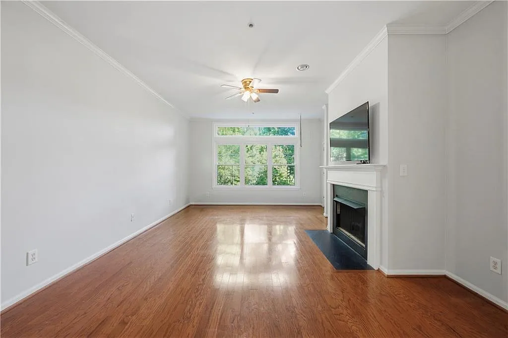 2 bed, 2.0 bath, 1350 sqft, $3,000 — Photo 2