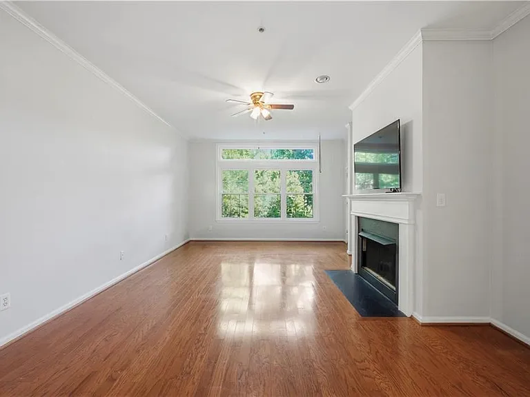 424 Lindbergh Dr NE #208 — Photo 2