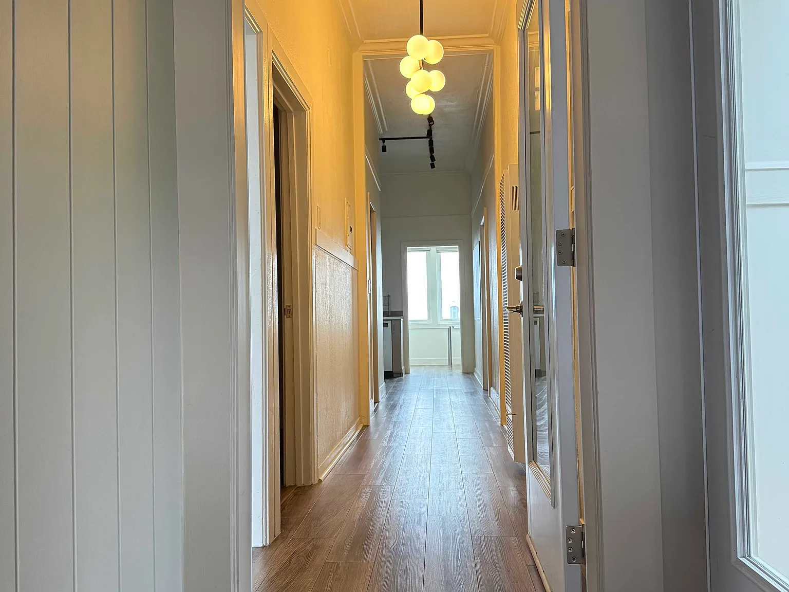 3 bed, 1.0 bath, 1225 sqft, $7,200 — Photo 3