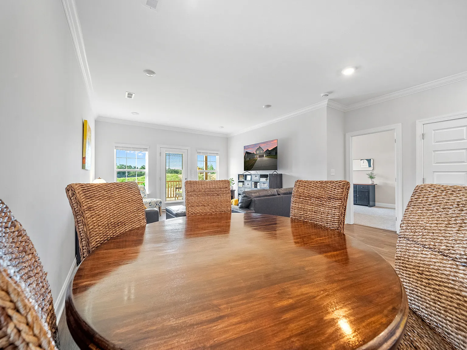 4 bed, 2.5 bath, 2082 sqft, $2,990 — Photo 4