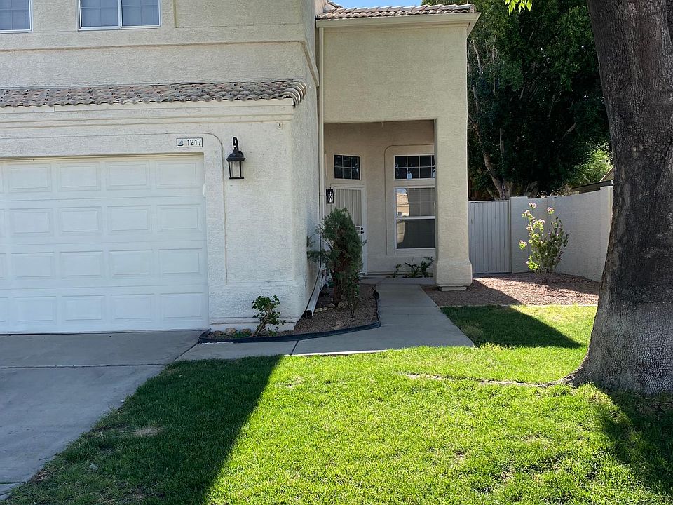1st image of 1217 N Cliffside Dr