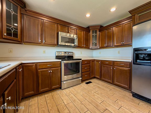 5th image of 185 Hillview Ln