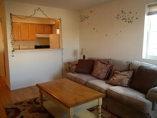 Rented by Halvatzis Realty | media 5