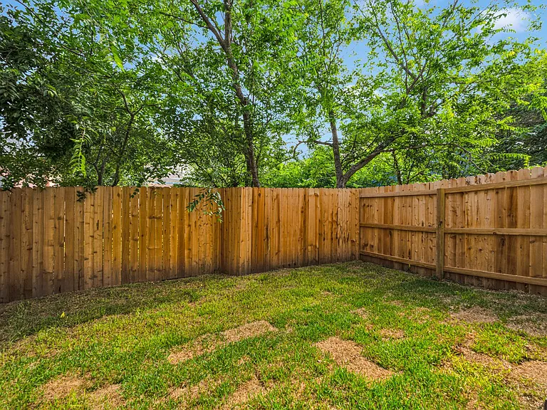 525 Dakota St — Photo 18