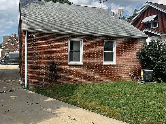 4th image of 7815 Deerfield Dr