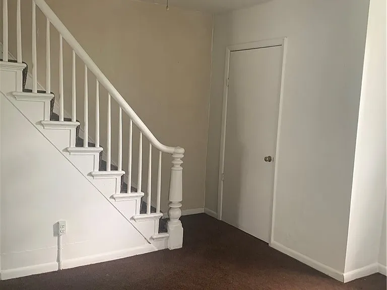 310 Knox Ave — Photo 2