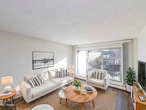 4th image of 1626 15th Ave SW #2-bedroom