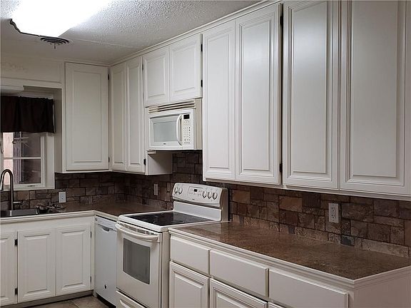 4th image of 57 Horseshoe Ln