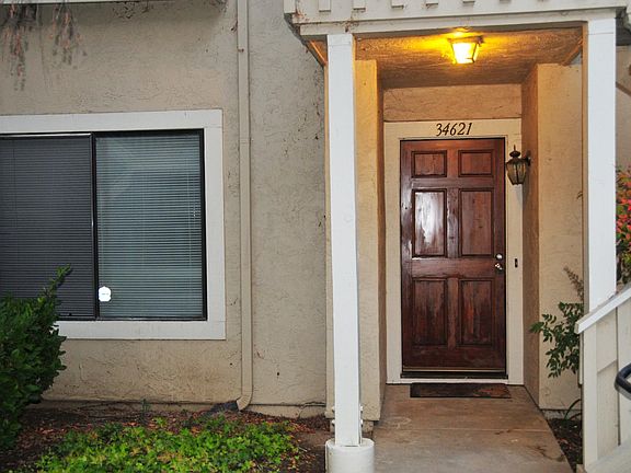 2beds/2baths ground level condo with backyard