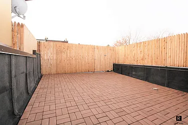 Rented by R New York