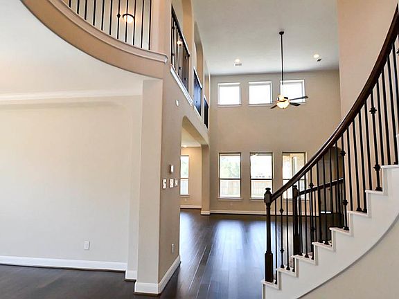 4th image of 70 Wyatt Oaks Dr