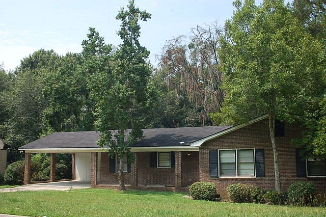 1st image of 2402 Park Ln