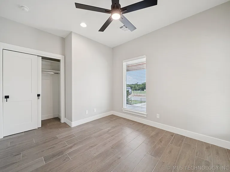 210 S Bluff St #B — Photo 18