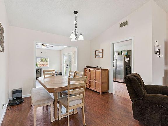 4th image of 415 Sunnyside Dr