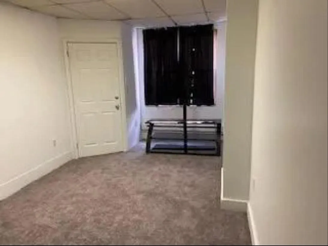 2 bed, 1300 sqft, $900 — Photo 4