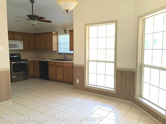 5th image of 605 Pebble Creek Dr