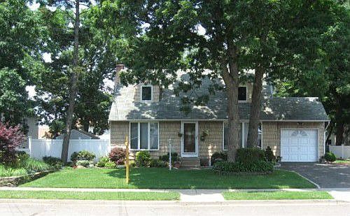 1st image of 229 Sullivan Ave