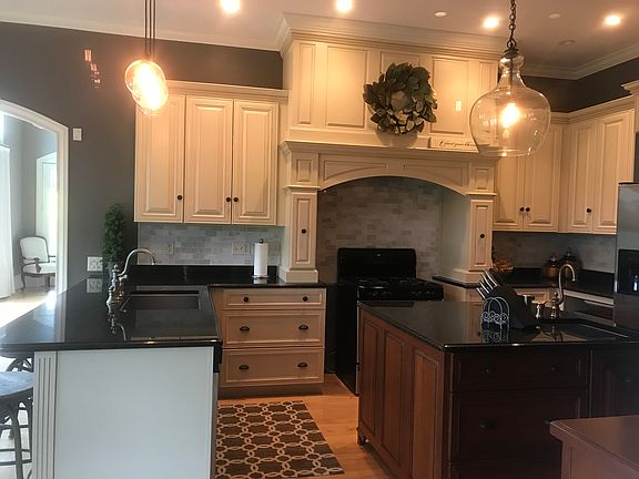 4th image of 2055 Willard Street Ext