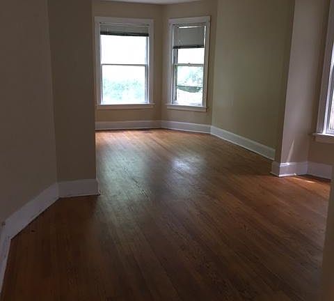 3rd image of 3822 N Wayne Ave APT 2
