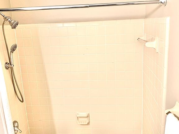 3rd image of 200 Stonewall St APT 3