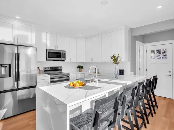 27 Crescent Ln, Malden, MA 02148