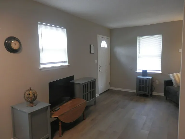 213 N Ann St — Photo 4