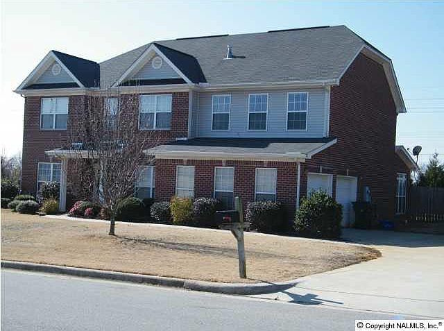 2nd image of 200 Horseshoe Bnd