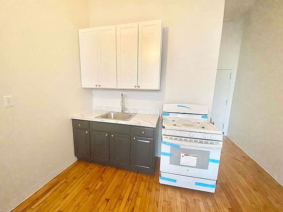 3rd image of 248 McKibben St #4UZ