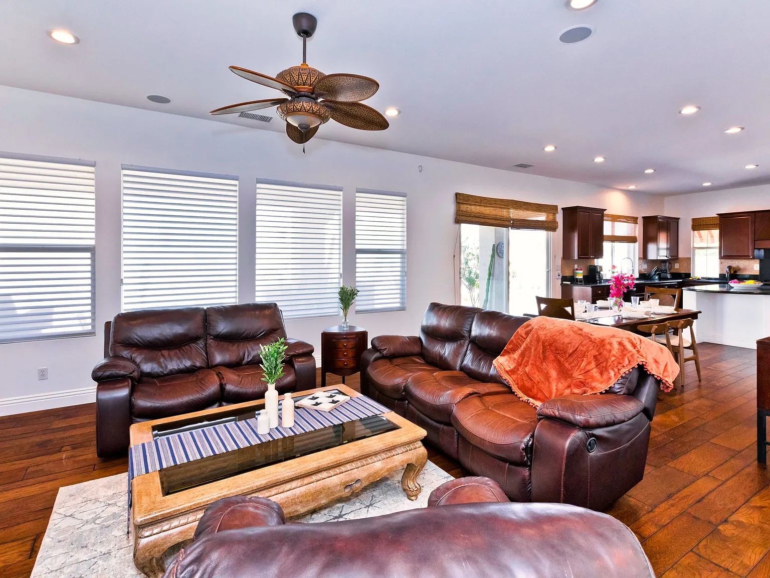 4 bed, 3.5 bath, 2495 sqft, $3,995 — Photo 3