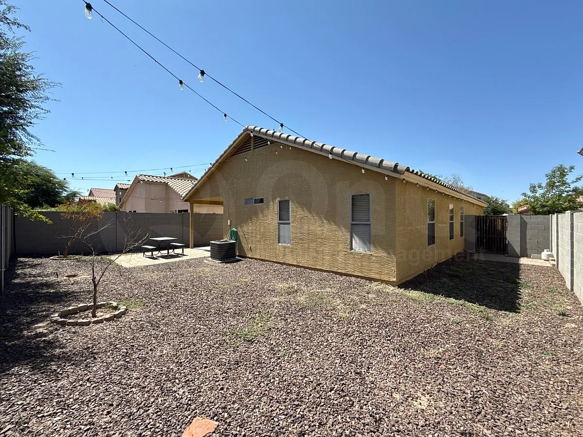 3 bed, 2.0 bath, 1591 sqft, $1,899 — Photo 3