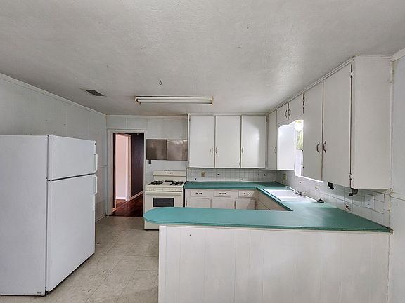5th image of 1003 Juanita St