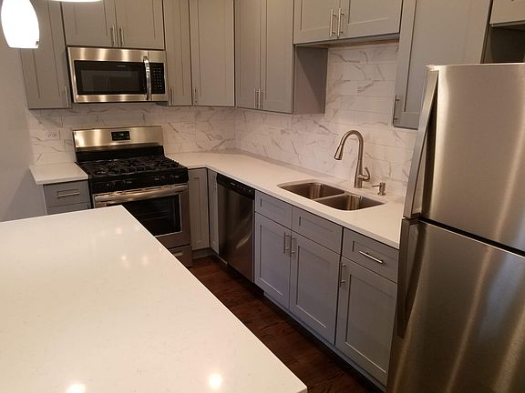 3rd image of 1926 W 21st Pl #1R