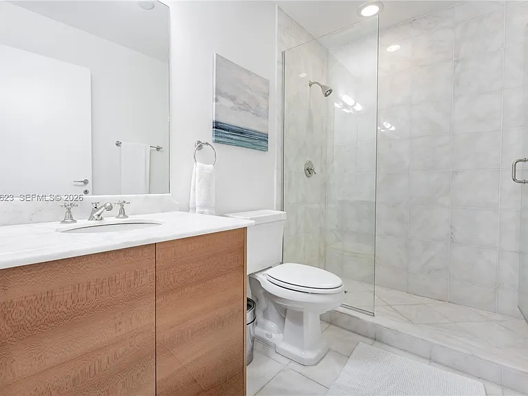 50 S Pointe Dr #701 — Photo 44