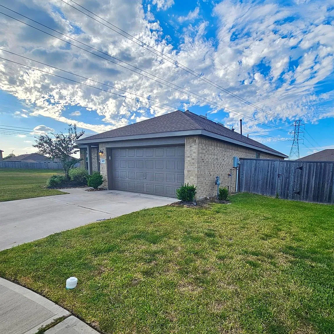 3 bed, 2.0 bath, 1310 sqft, $1,950 — Photo 2