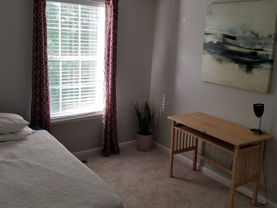 2nd image of 109 Sterling Ct