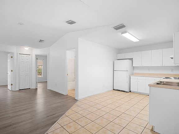 5th image of 4644-4646 15th St SW #4646-SW