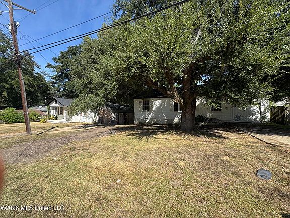 2nd image of 140 Treehaven Dr