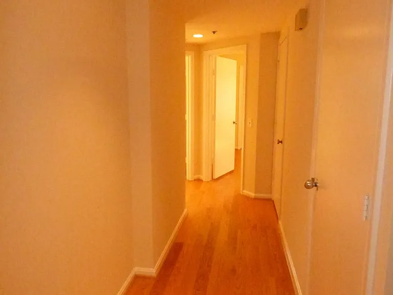1401 N Oak St #G4 — Photo 12