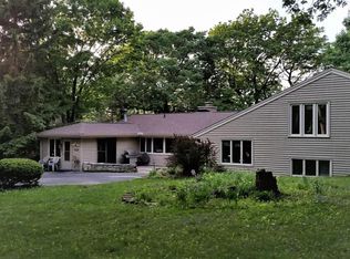 W277N1310 Spring Hill Dr, Pewaukee, WI 53072