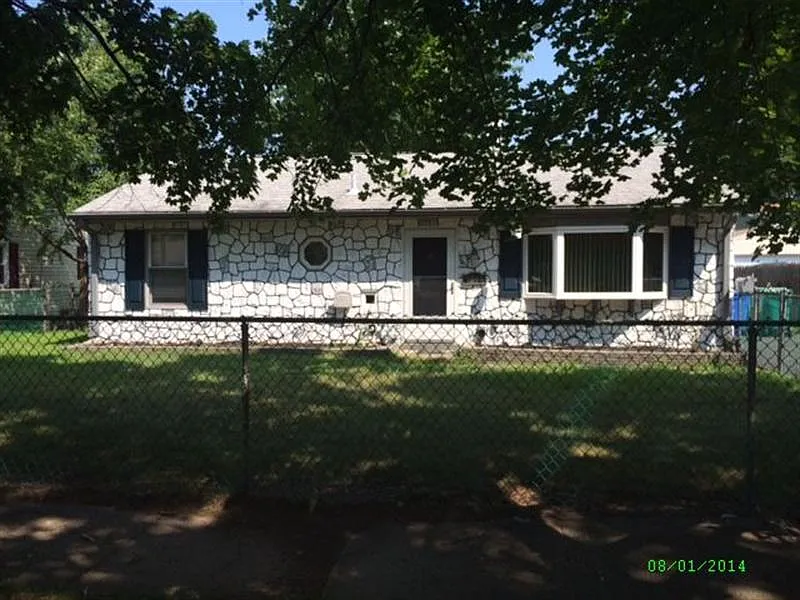 1201 Karen Ave photo 1
