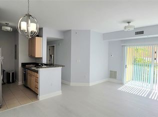 6001 SW 70th St APT 215, South Miami, FL 33143